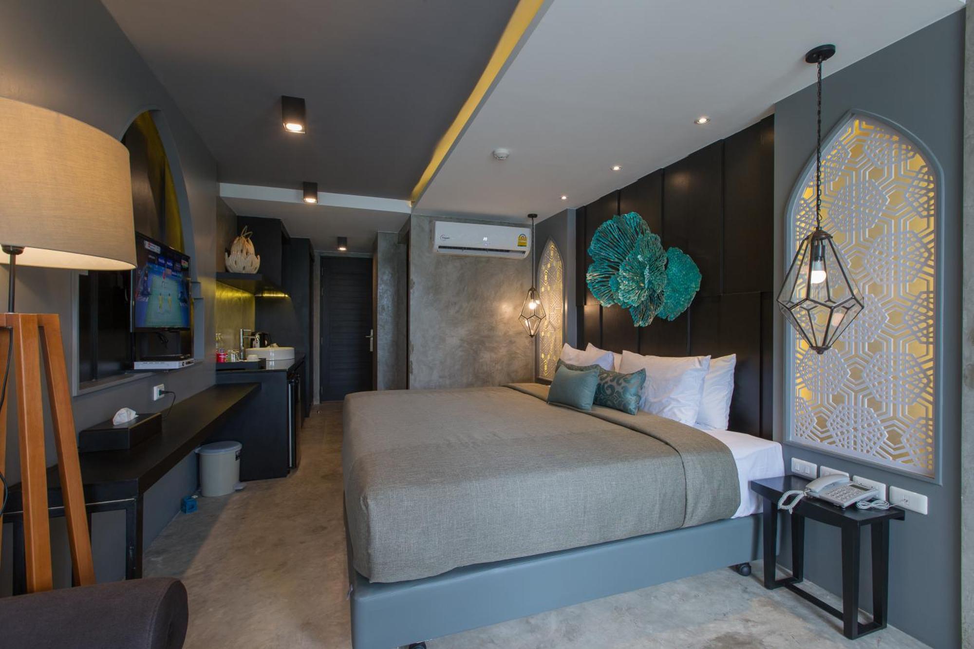 Signature Boutique Отель Patong